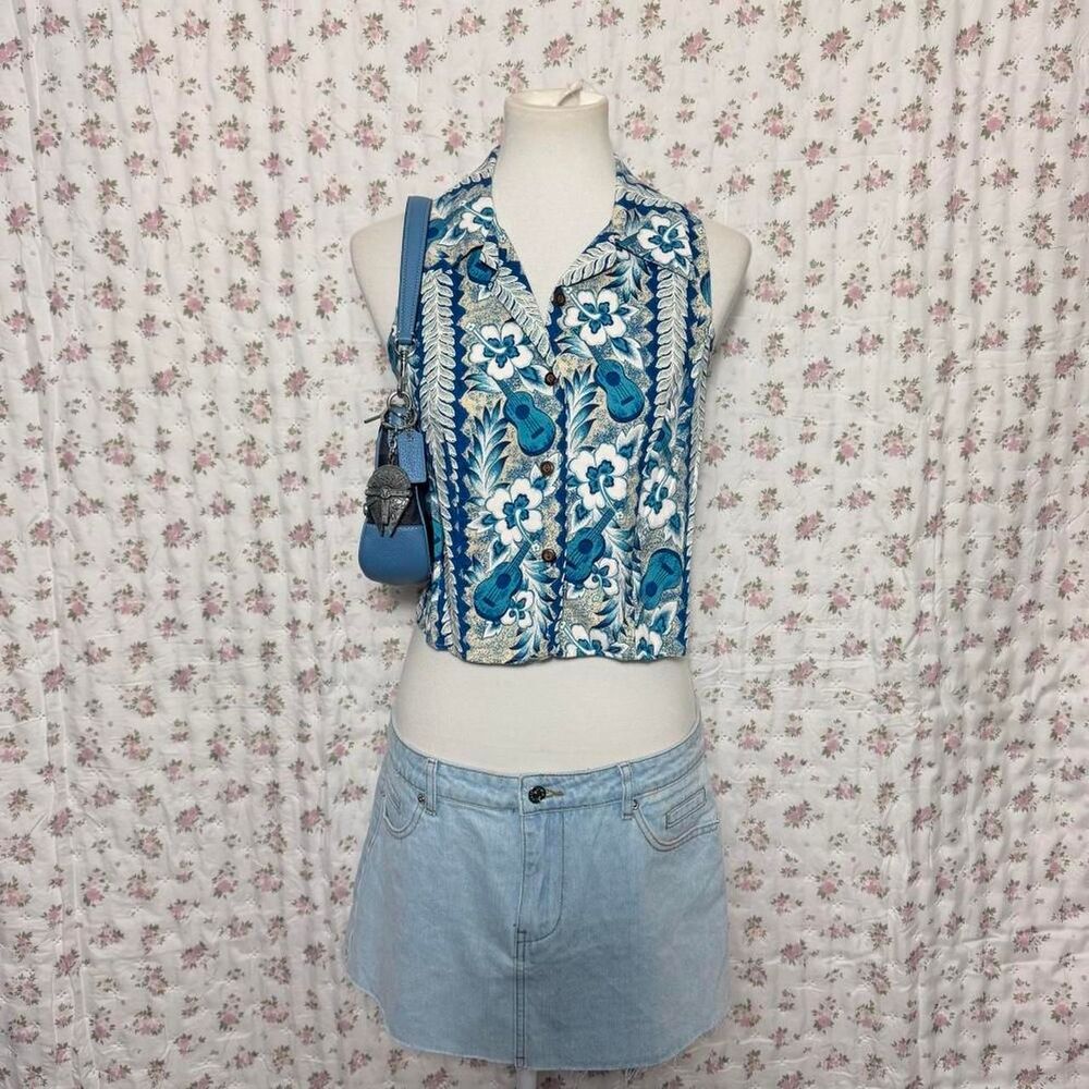 2000s Hawaiian Button Up Blouse Guitar Floral Print Made in Hawaii Y2K